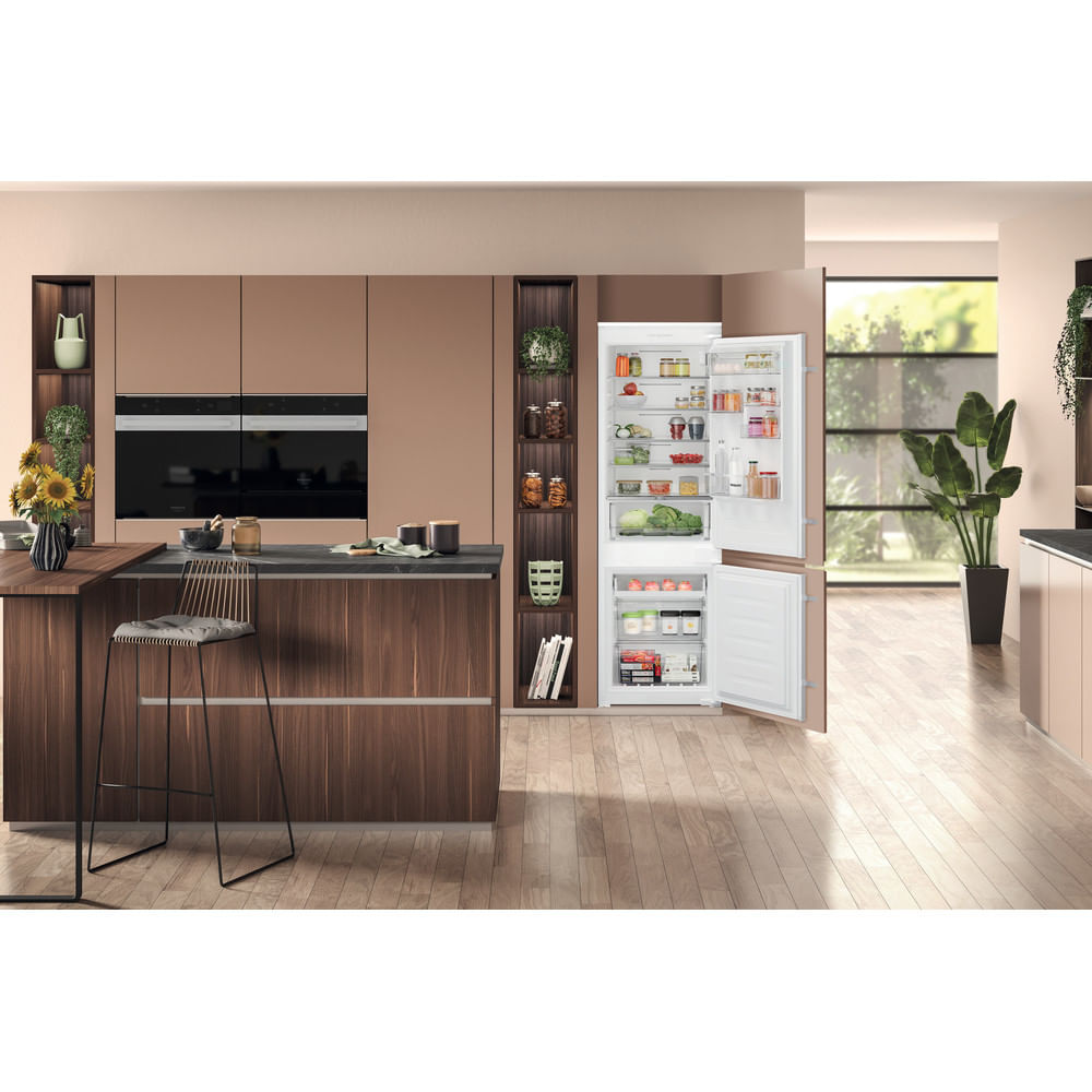 Hotpoint HTC18 T112 UK Integrated Total No Frost 70/30 Fridge Freezer HTC18T112